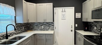 Cozy 2-bedroom townhome in Cape Canaveral close to port and beach