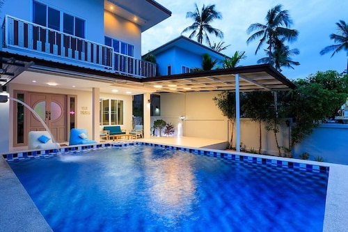 Renovated 3BR Pool Villa Near Beach V228