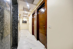 Deluxe Double Room | Floor plan - Bhartiya Guest House-Paharganj-NDLS (New Delhi)