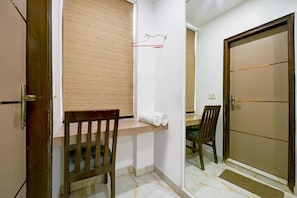 Deluxe Double Room | Desk, free WiFi - Bhartiya Guest House-Paharganj-NDLS (New Delhi)