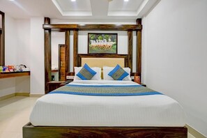 Deluxe Double Room | Desk, free WiFi - Bhartiya Guest House-Paharganj-NDLS (New Delhi)