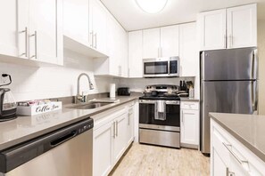 Cookware/dishes/utensils