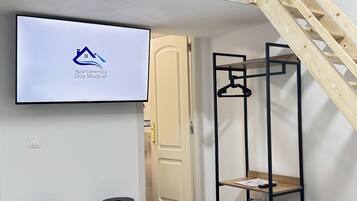 1 dormitorio, tabla de planchar con plancha, cuna de viaje y wifi gratis