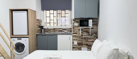 1 bedroom, iron/ironing board, travel cot, free WiFi