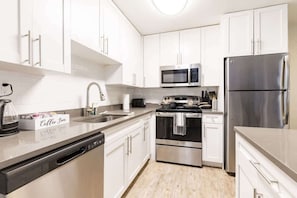 مستلزمات طهي/أطباق/أوعية