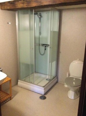 Shower, towels, toilet paper - Marsktures motel (Højer)