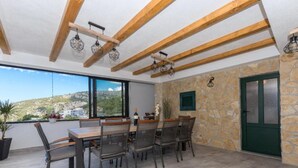 아파트 (Three Bedroom Apartment With Terrace) | 다이닝룸