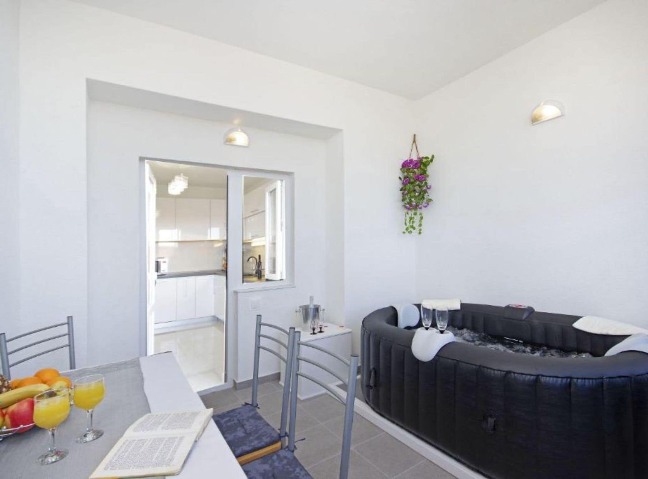 아파트 (Three Bedroom Apartment With Terrace) | 다이닝룸