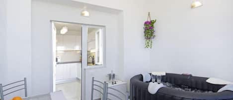 Apartment (Three Bedroom Apartment With Terrace) | Dining room