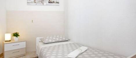 2 bedrooms, cots/infant beds, free WiFi