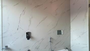 Deluxe Villa | Bathroom
