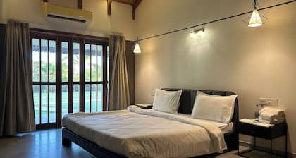 StayGuru Luxury Villa