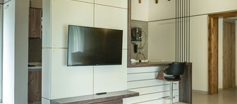 StayGuru Luxury Villa