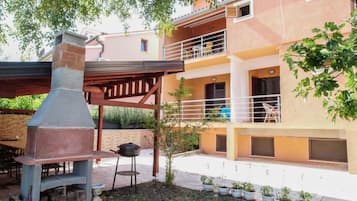 Apartment (One Bedroom Apartment With Terrace (A) | BBQ/picnic area
