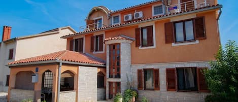 Apartment (One Bedroom Apartment With Terrace (A) | Exterior