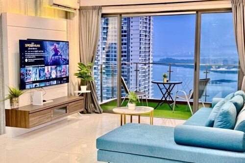 Full Sea View Country Garden Danga Bay 11-13pax