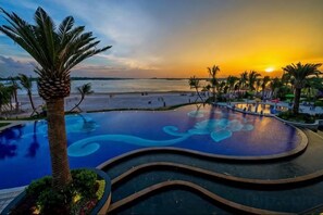 Unclassified image, 4 of 56, button - Full Sea View Country Garden Danga Bay 11-13pax (Johor Bahru)