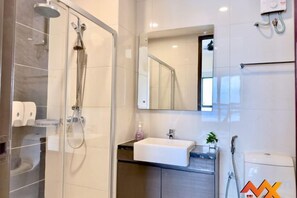 Unclassified image, 4 of 56, button - Full Sea View Country Garden Danga Bay 11-13pax (Johor Bahru)