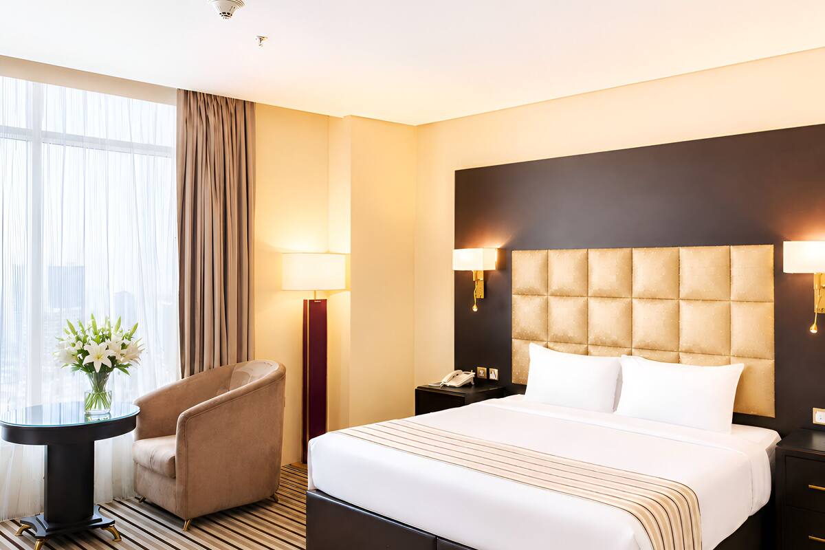 Deluxe Double Room, Sea View | In-room safe, desk, laptop workspace, blackout drapes