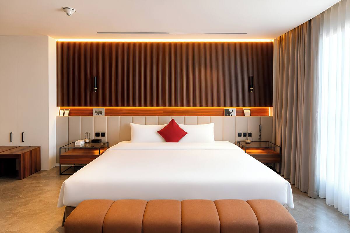 Superior Double Room, Sea View | In-room safe, desk, laptop workspace, blackout drapes