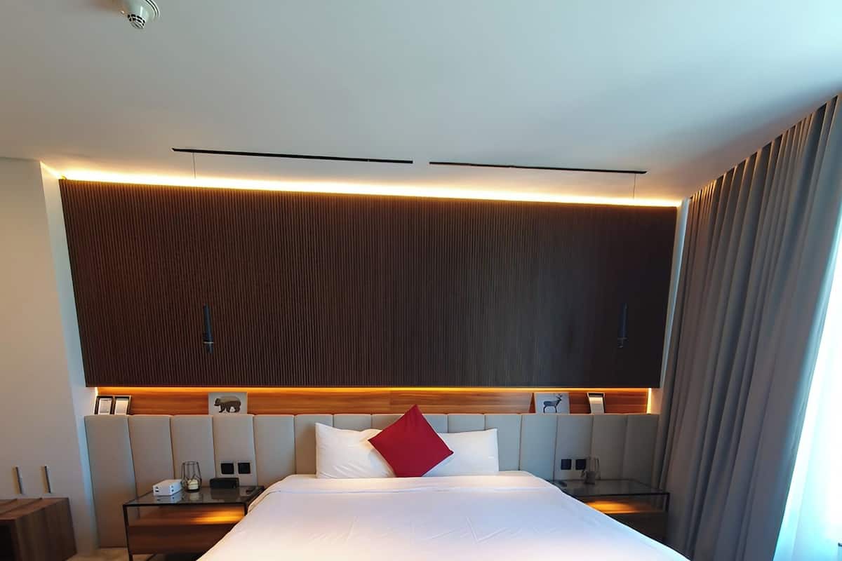 Caja de seguridad en la habitación y escritorio