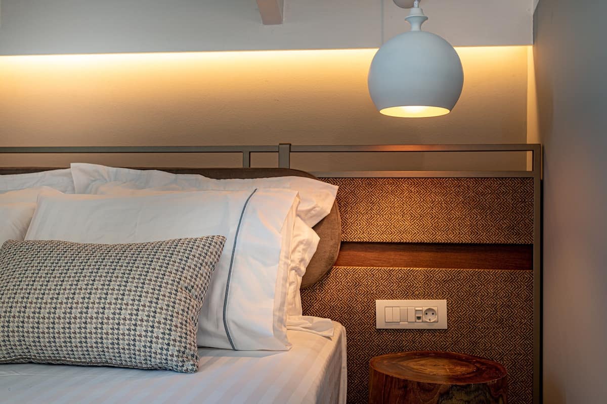 Apartamento luxo, sacada, vista para o mar | Ferros/tábuas de passar roupa, Wi-Fi de cortesia