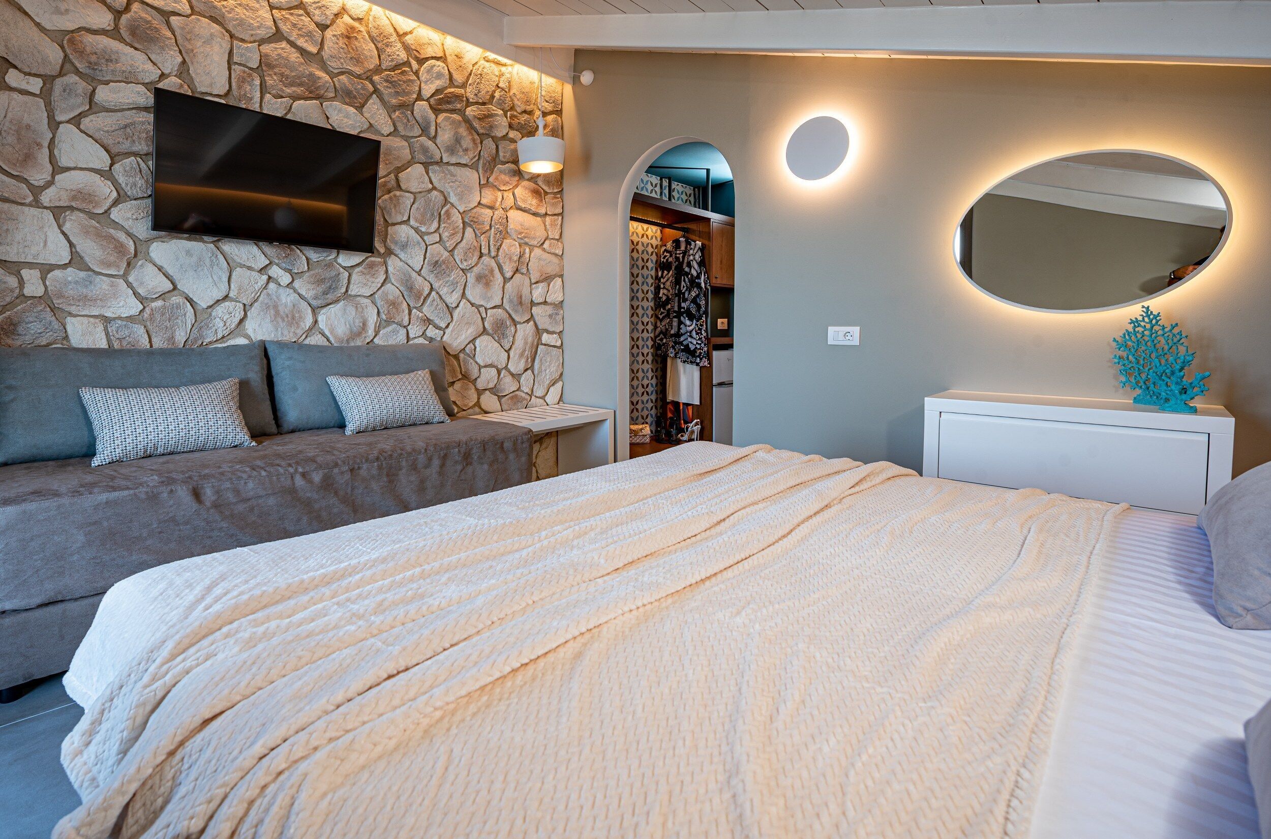 Quarto conforto | Cofres nos quartos, ferros/tábuas de passar roupa, Wi-Fi de cortesia