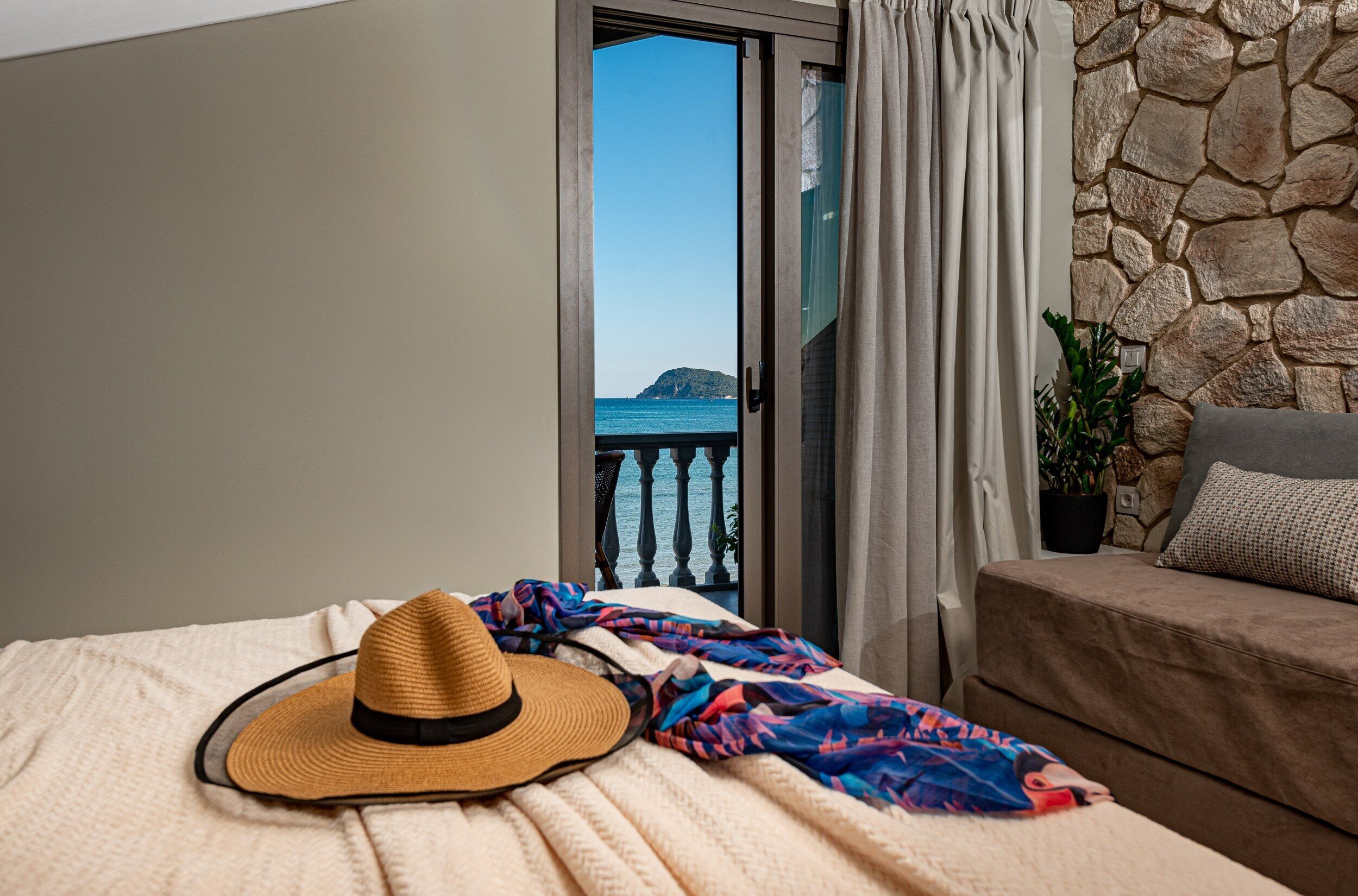 Rom – comfort | Safe på rommet, strykejern/-brett og wi-fi (inkludert)