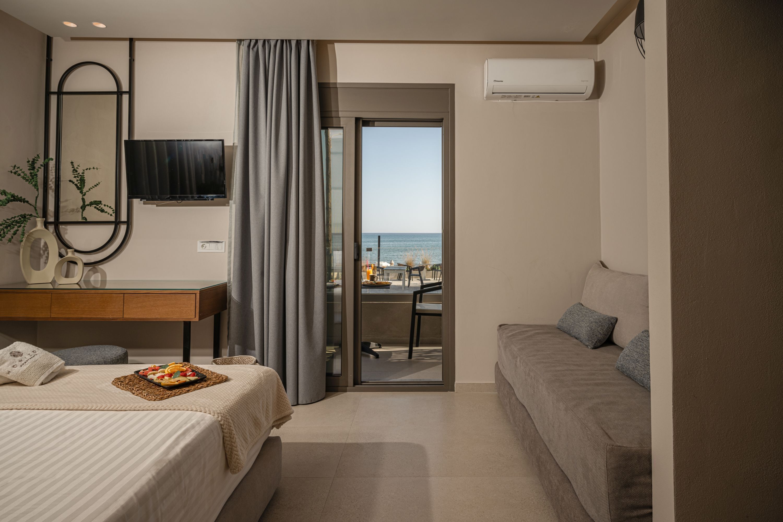 Rom – honeymoon, strandutsikt | Safe på rommet, strykejern/-brett og wi-fi (inkludert)