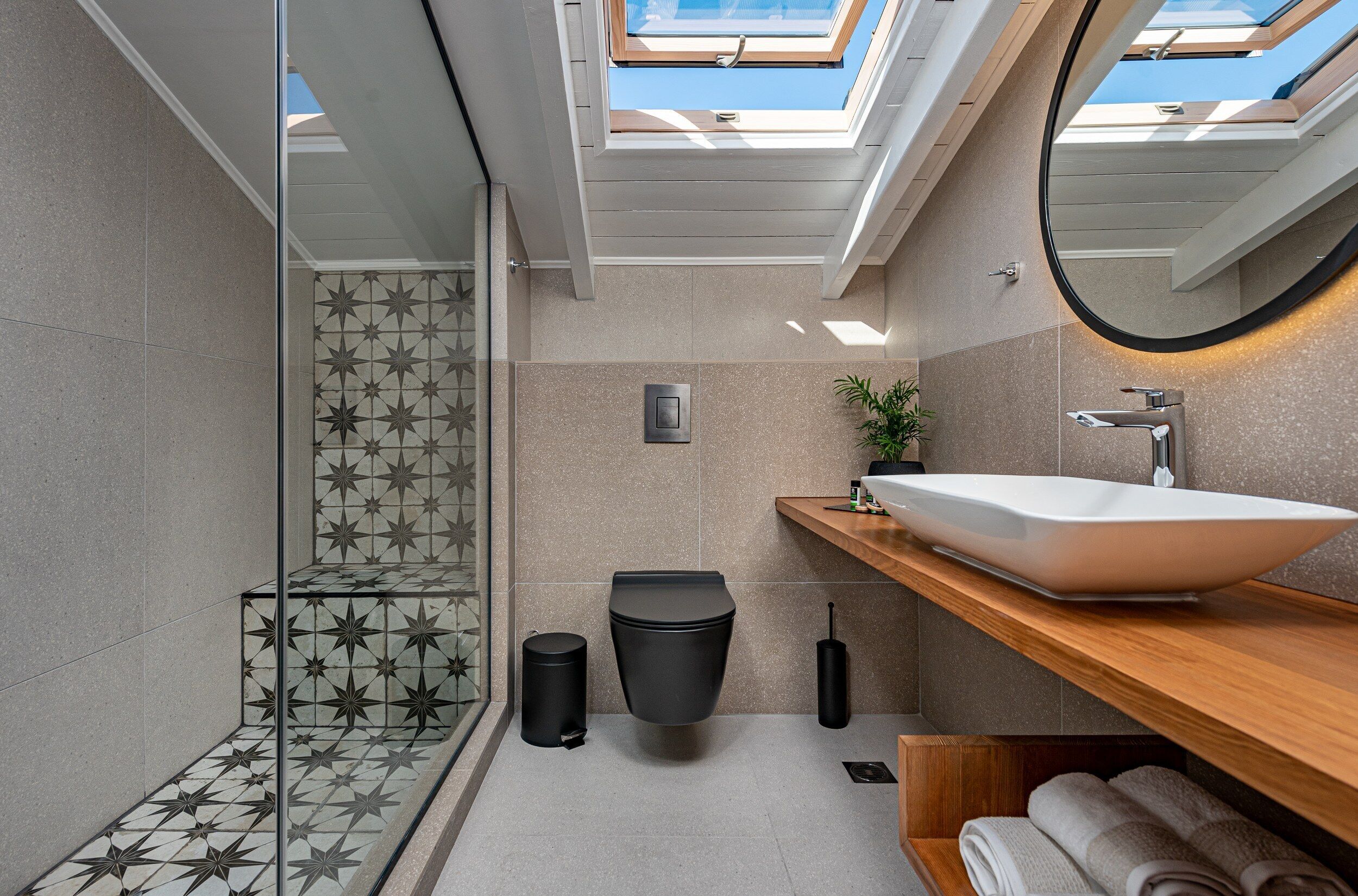 Comfort Room | Bathroom | Shower, hair dryer, towels, soap