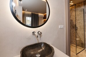 Basic Room | Peti besi dalam bilik, seterika/papan seterika, Wi-fi percuma 