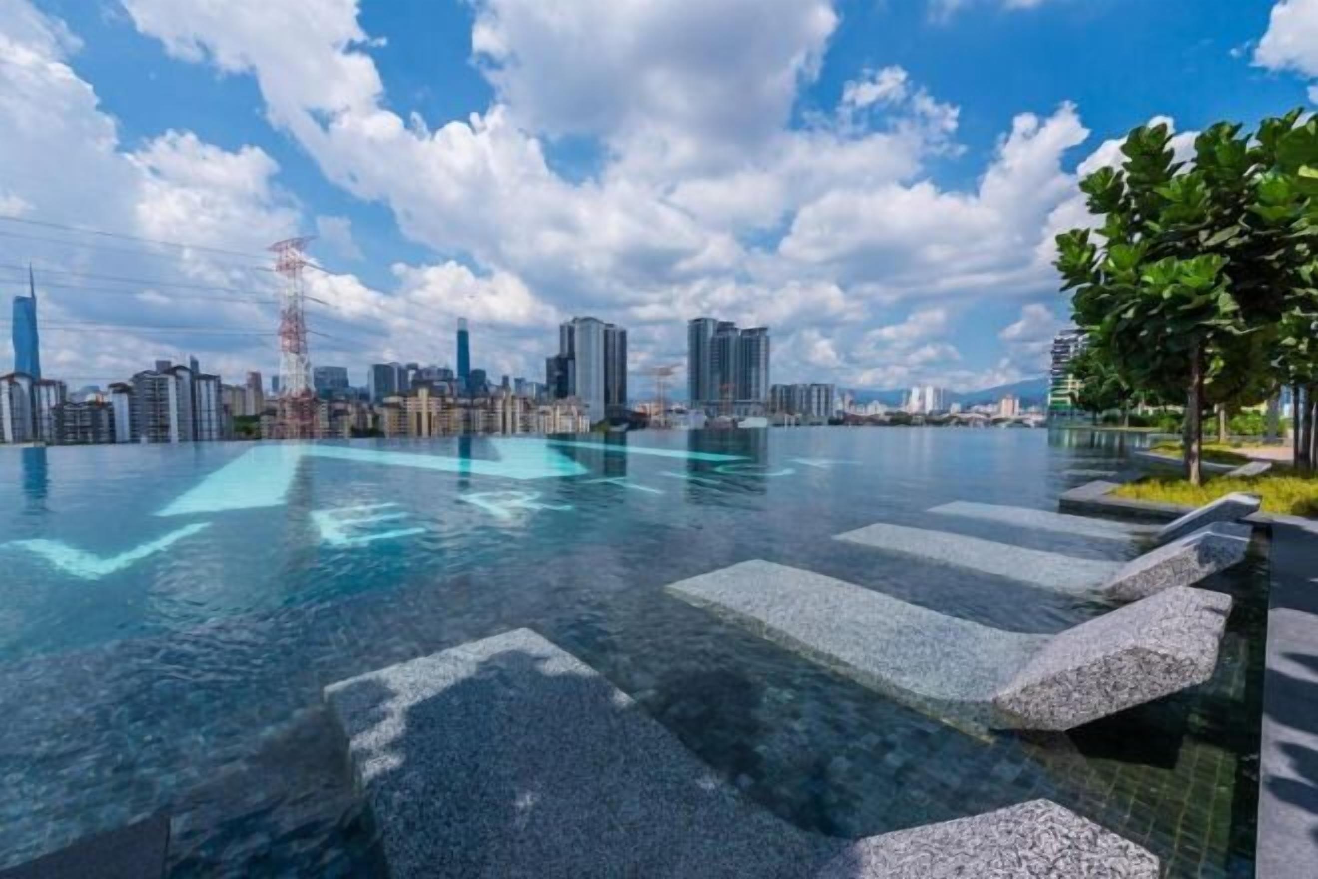 حمام سباحة خارجي