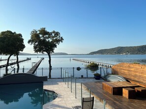 Pool - Beautiful water front with private jetty house - very convenient location (Tascott)