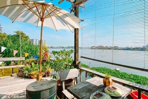 Outdoor dining - Baan Golite Ko Kret (Pak Kret)