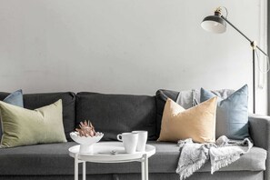 Apartment (2 Bedrooms) | Interior - Pet-friendly 2BR Near Southern Cross, Free Parking (Melbourne)