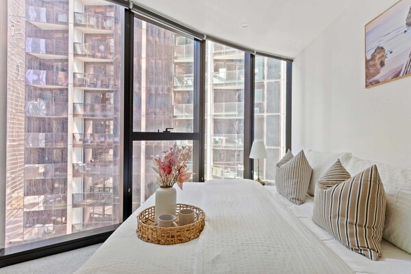 A Chic 2br Apt Right Next To Melbourne Central - Flinders Street Railway Station - Melbourne