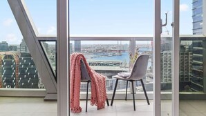 A modern balcony with a view of a bridge and cityscape. - A Stylish 3BR Apt With Harbour Views, Free Parking (Melbourne)