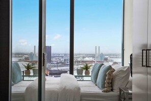 المنشأة من الداخ�ل