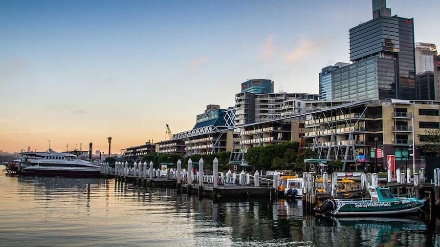 A Stylish Apt for 6 Right Next to Darling Harbour