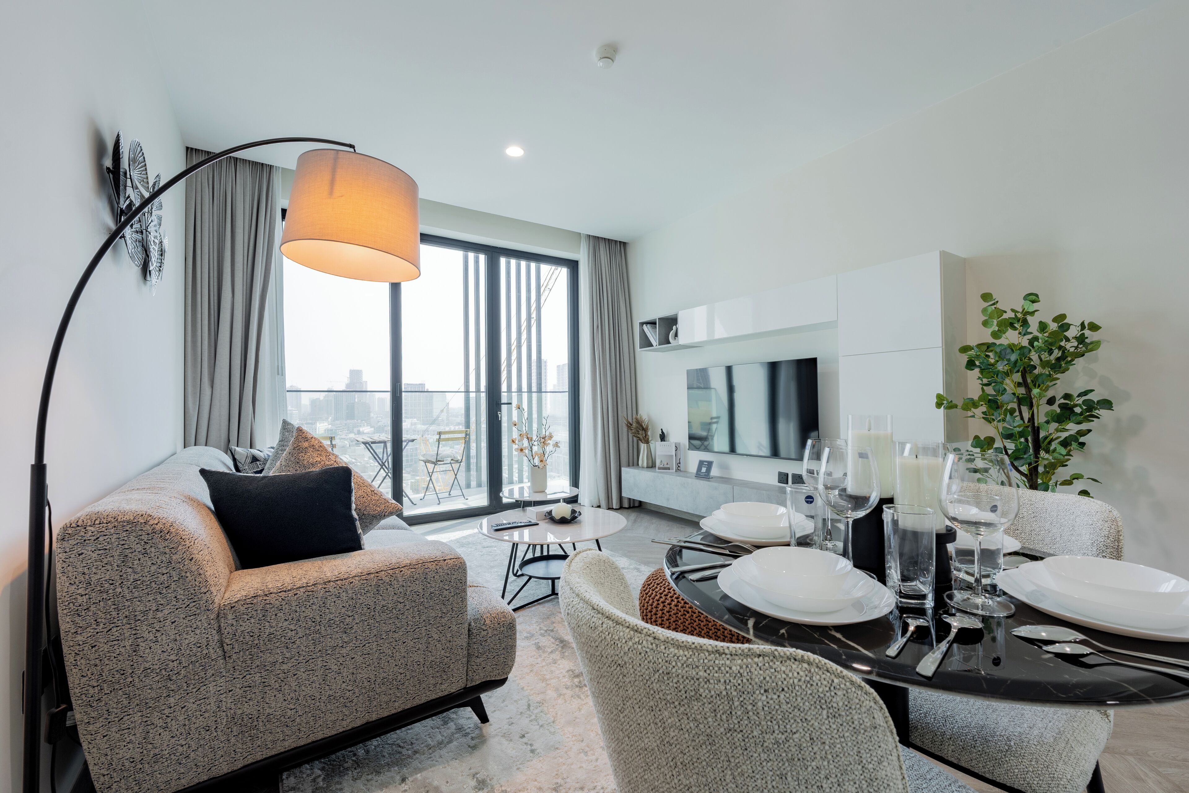 Deluxe Apartment, Balcony, City View | Living area