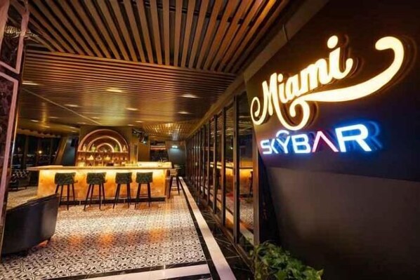Bar (on property) - MADELISE HOTEL&APARTMENT (Haiphong)