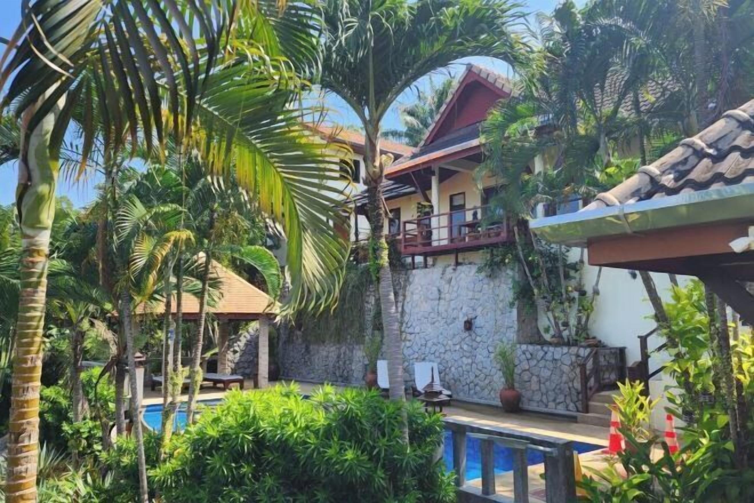 حمام سباحة خارجي