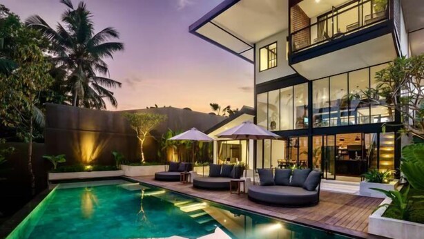 A modern house with a swimming pool, outdoor seating, and a balcony. - Villa Koma by BaliSuperHost (Bali)