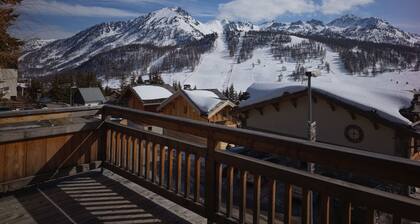 Chalet Isatis newly constructed luxury chalet, proximity to pistes Montgenevre