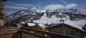 Chalet Isatis newly constructed luxury chalet, proximity to pistes Montgenevre