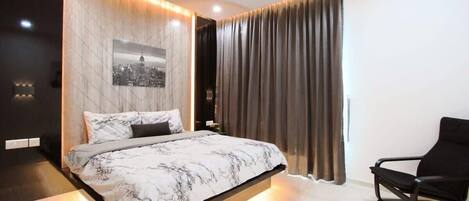 Apartment (2 Bedrooms) | Front of property