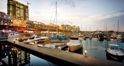 3BR D'pristine Suite Near Legoland, Stunning Views