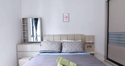 Chic Suasana JB Suite, Cozy Stay With Balcony