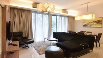 Apartment (3 Bedrooms) | Front of property