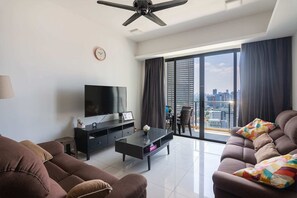 Apartment (3 Bedrooms) | Front of property